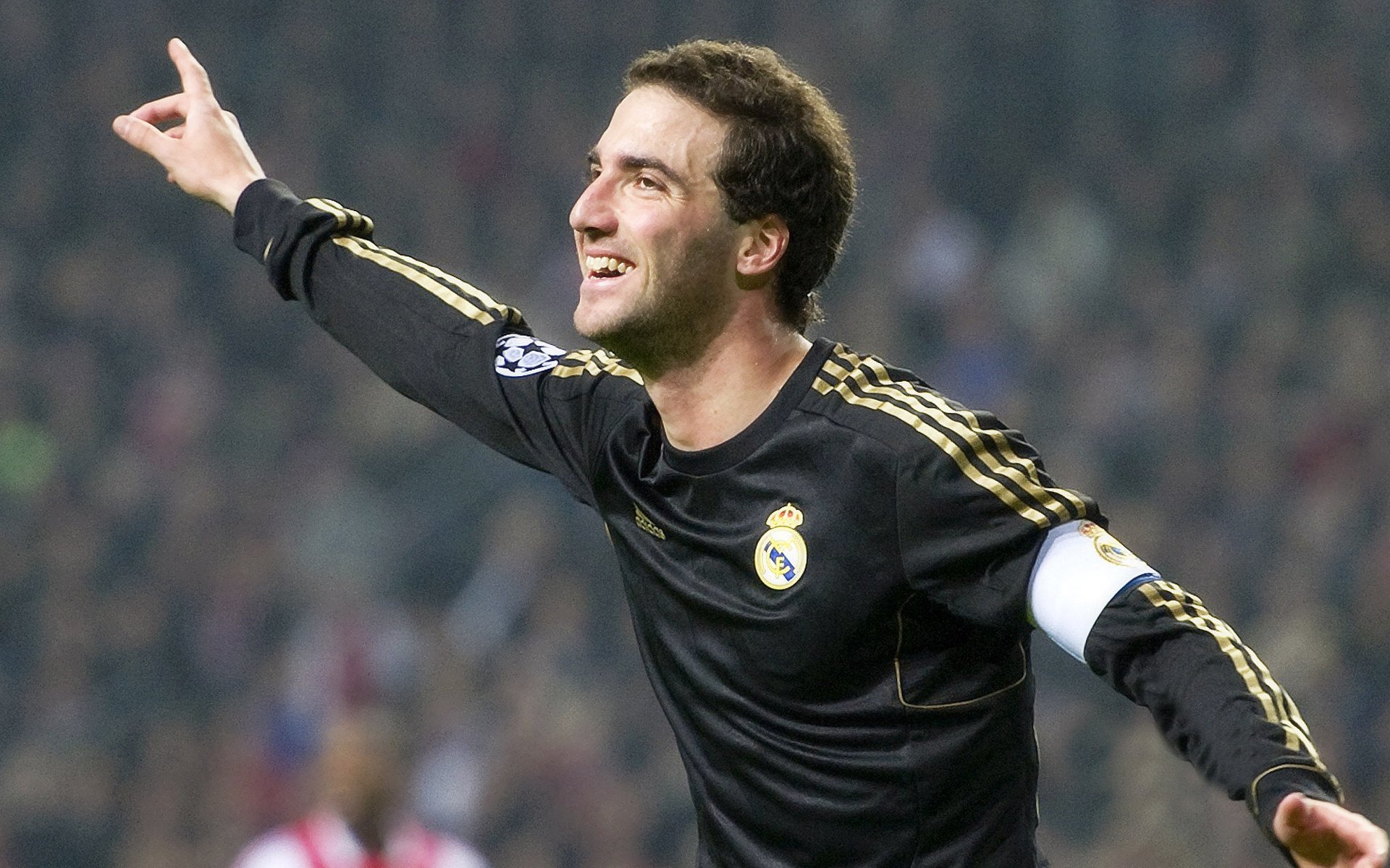 kaiyun app下载-桑巴闪电撕裂防线，玫瑰城见证新王降临，维尼修斯连续五场破门，莱比锡主帅直言这小子挡不住！桑巴闪电撕裂防线，维尼修斯连续五场破门令莱比锡主帅惊叹